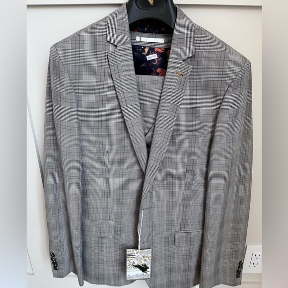 Men’s Plaid Grey 3pc Suit, Size 40R, pant 34R NWT, Never worn - Picture 1 of 12